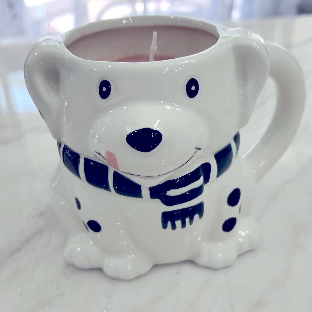 ☃️☃️Adorable puppy vanilla scented mug candle